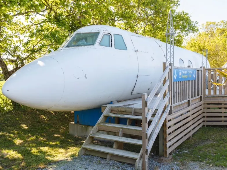 Sleep-in-a-Plane-Saint-Michel-France